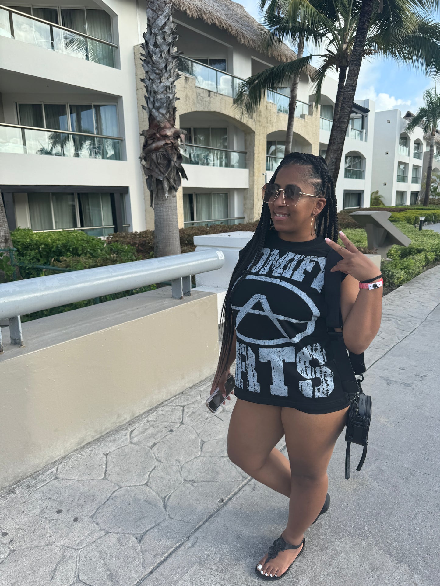 LA® SCARS SLEEVELESS TEE